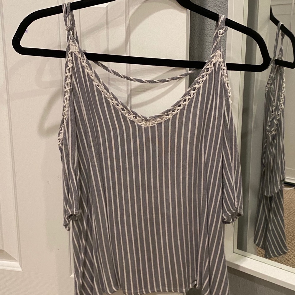 striped shoulder hole top
